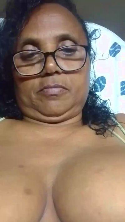 momsexy_xxx live cam on Cam4