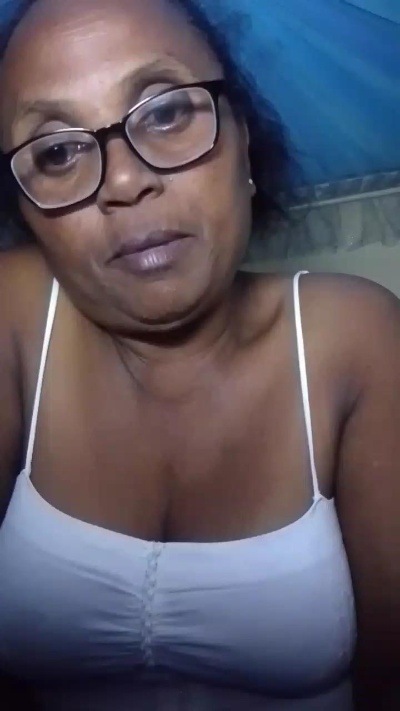 momsexy_xxx live cam on Cam4