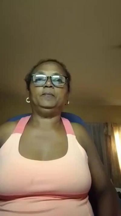 momsexy_xxx live cam on Cam4