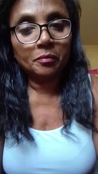 momsexy_xxx live cam on Cam4