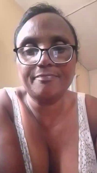 momsexy_xxx live cam on Cam4