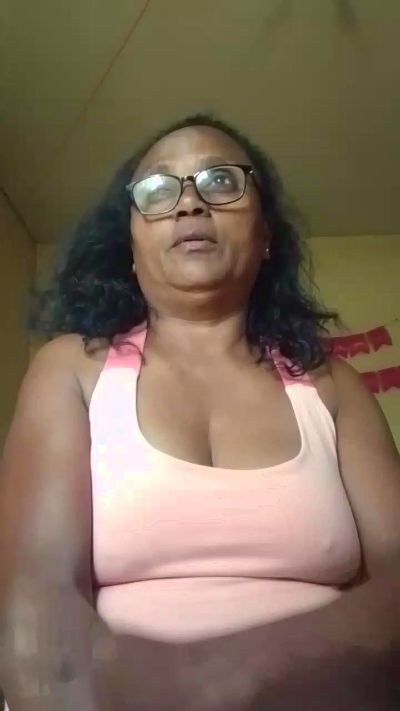 momsexy_xxx live cam on Cam4