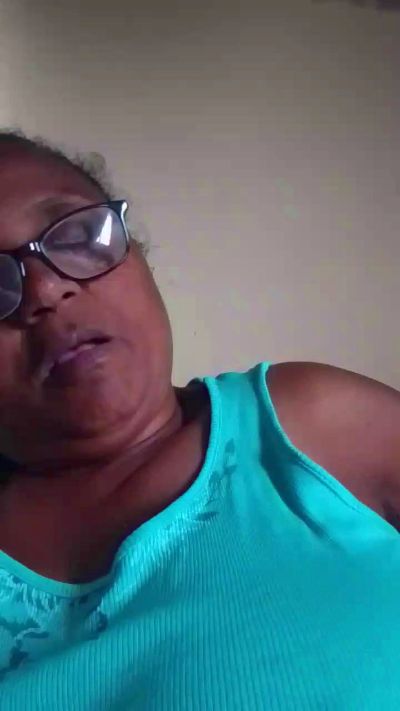 momsexy_xxx live cam on Cam4