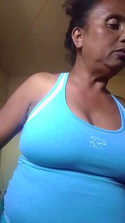 momsexy_xxx live cam on Cam4