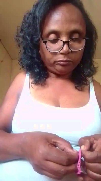 momsexy_xxx live cam on Cam4