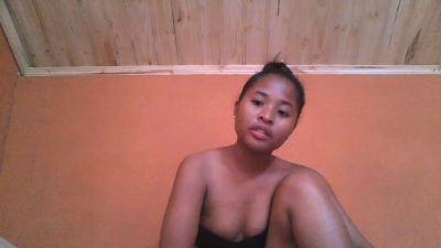 monamour1 live cam on Cam4