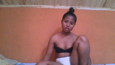 monamour1 live cam on Cam4
