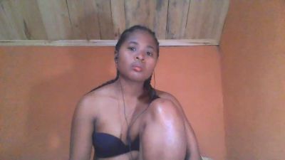 monamour1 live cam on Cam4
