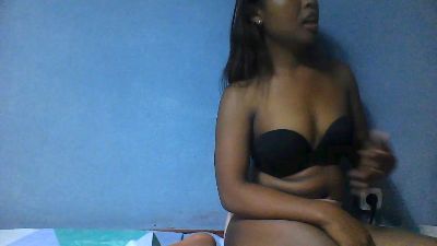 monamour1 live cam on Cam4