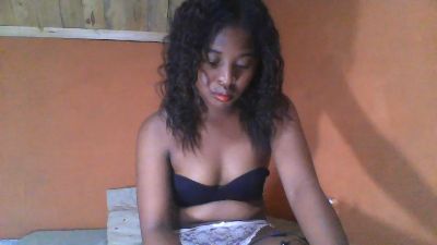 monamour1 live cam on Cam4