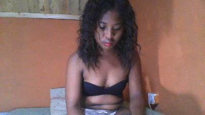 monamour1 live cam on Cam4