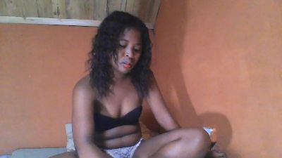 monamour1 live cam on Cam4
