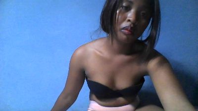 monamour1 live cam on Cam4