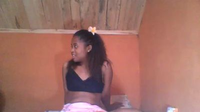 monamour1 live cam on Cam4