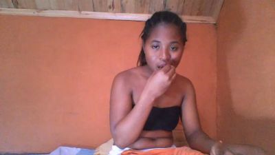 monamour1 live cam on Cam4