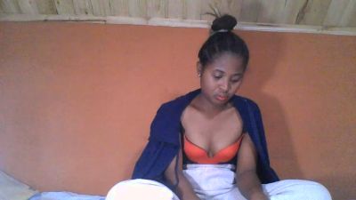 monamour1 live cam on Cam4