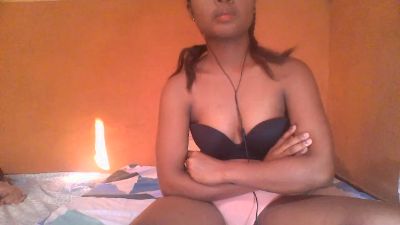 monamour1 live cam on Cam4