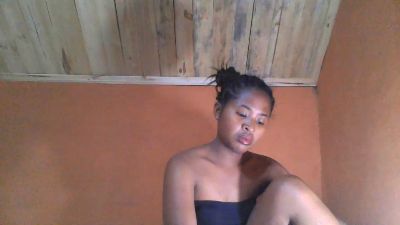 monamour1 live cam on Cam4