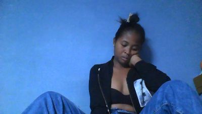 monamour1 live cam on Cam4