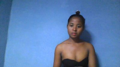 monamour1 live cam on Cam4