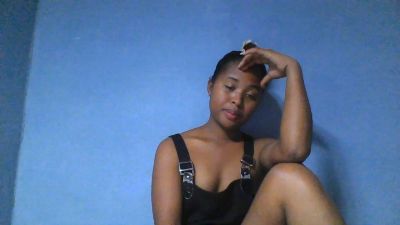 monamour1 live cam on Cam4