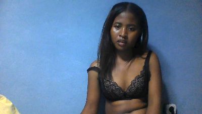 monamour1 live cam on Cam4