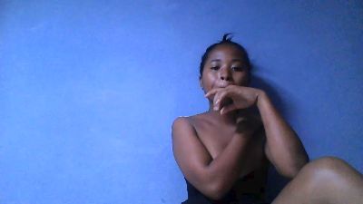 monamour1 live cam on Cam4