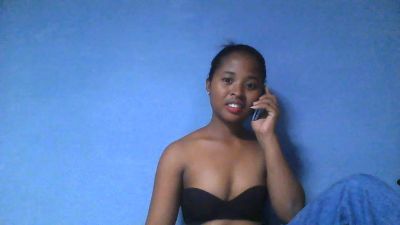 monamour1 live cam on Cam4