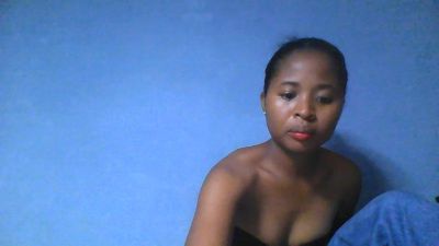 monamour1 live cam on Cam4
