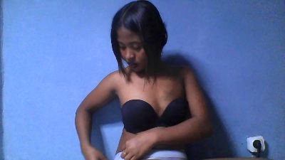 monamour1 live cam on Cam4