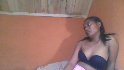 monamour1 live cam on Cam4