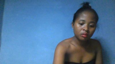 monamour1 live cam on Cam4