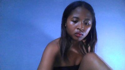 monamour1 live cam on Cam4