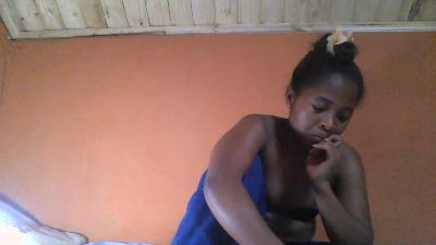 monamour1 live cam on Cam4