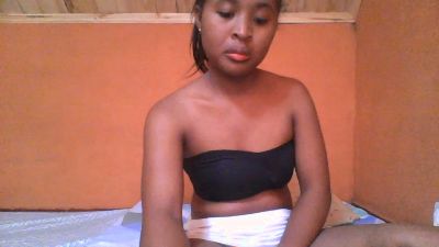 monamour1 live cam on Cam4