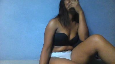 monamour1 live cam on Cam4