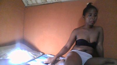 monamour1 live cam on Cam4