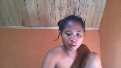 monamour1 live cam on Cam4