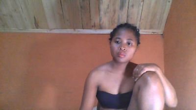 monamour1 live cam on Cam4