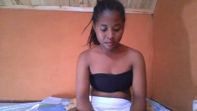 monamour1 live cam on Cam4