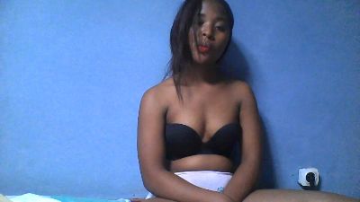 monamour1 live cam on Cam4