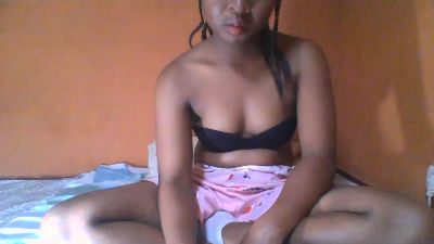 monamour1 live cam on Cam4
