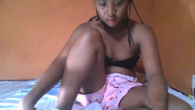 monamour1 live cam on Cam4