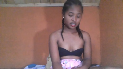 monamour1 live cam on Cam4