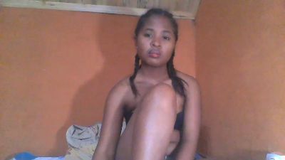 monamour1 live cam on Cam4