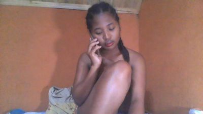 monamour1 live cam on Cam4