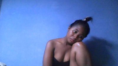 monamour1 live cam on Cam4