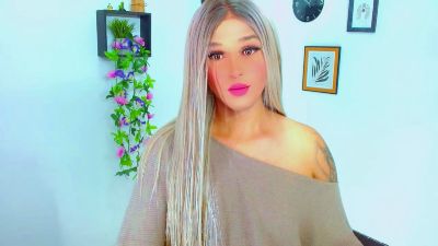 monserrat18 live cam on Cam4
