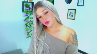 monserrat18 live cam on Cam4