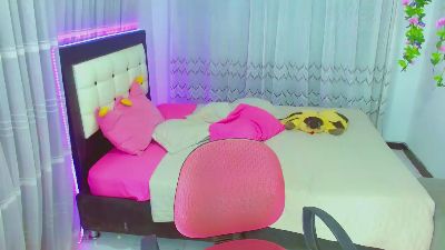 monserrat18 live cam on Cam4
